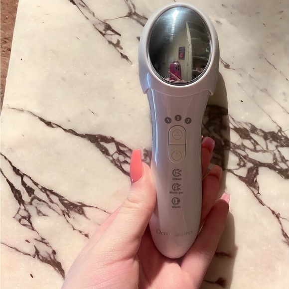 demalactives toning device! 💛💕